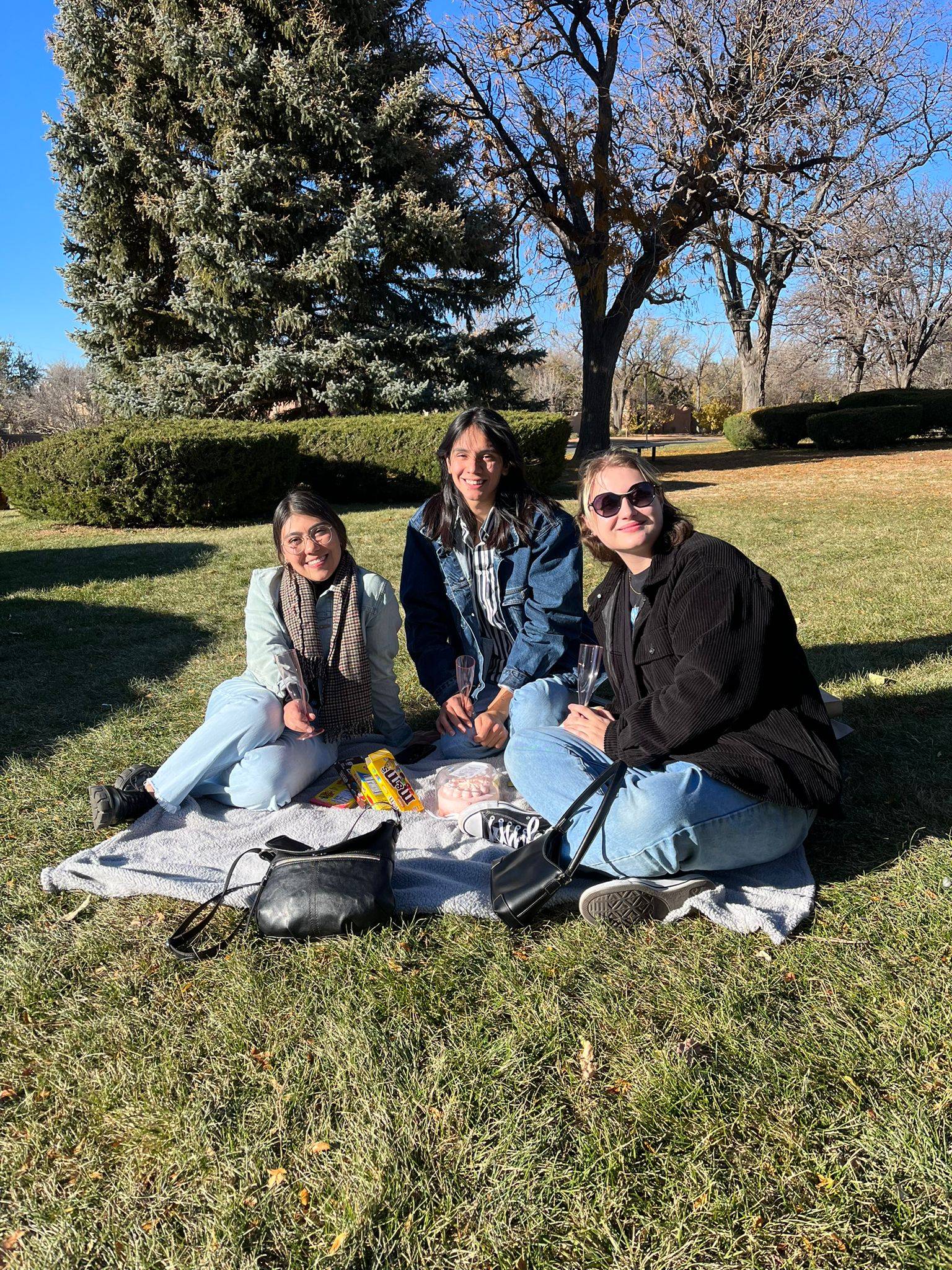 From left to right: Jenny, Gaston, and me,
having a picnic.