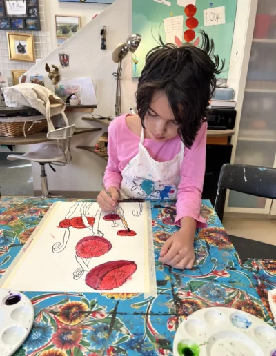 girl painting red flowers